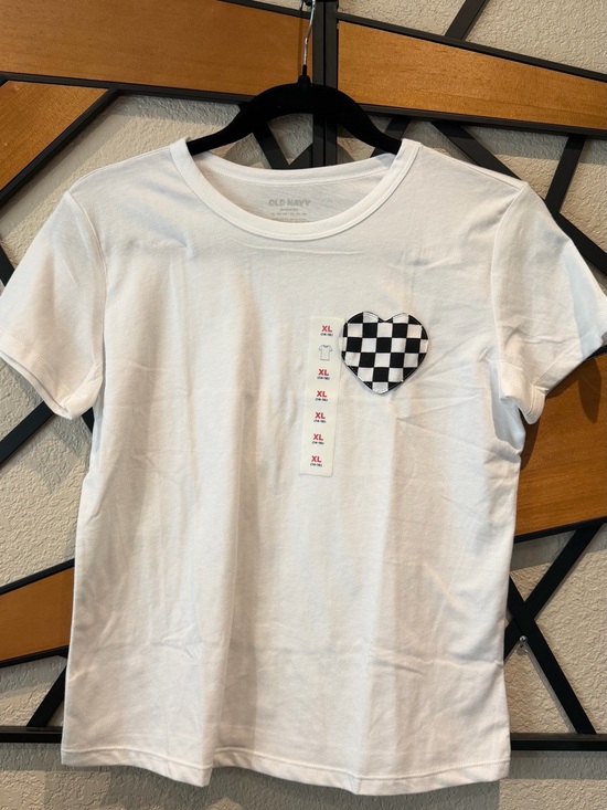 Old Navy Other - Old Navy White Short Sleeve Tee with Black & White Check Heart